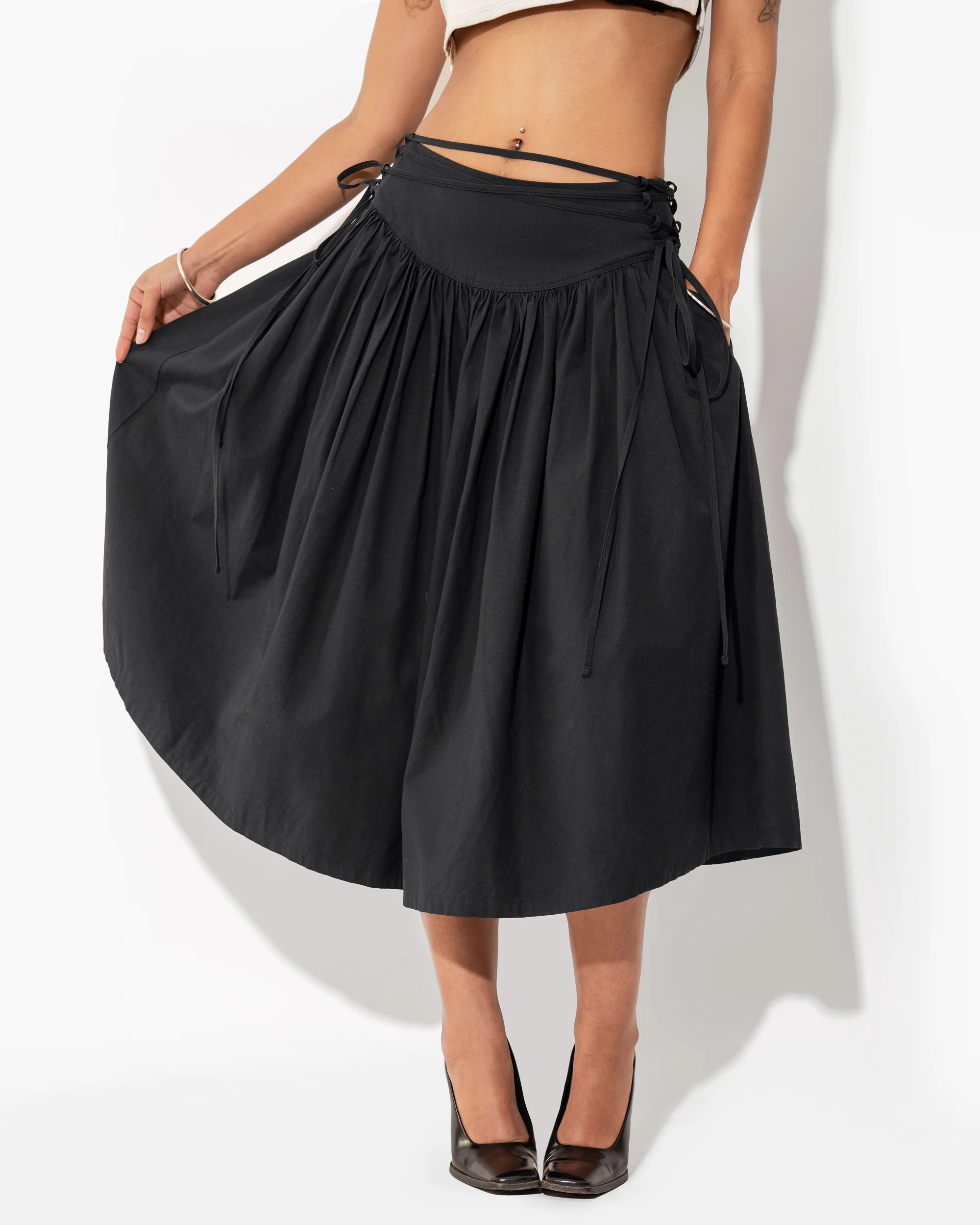 TWISTING VINES SKIRT IN CHARCOAL - Image 3